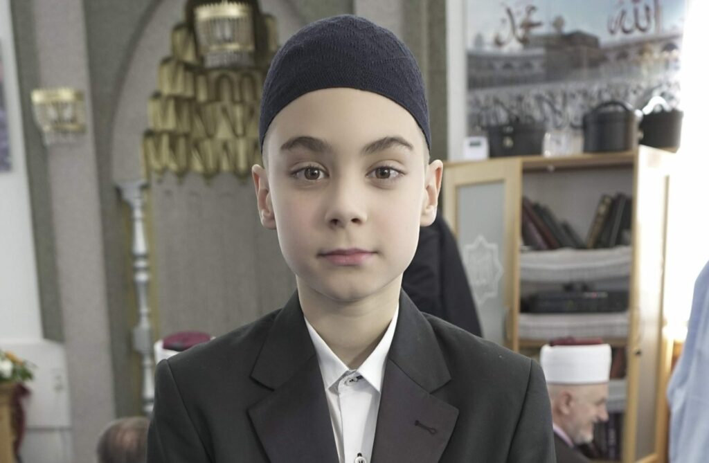 Proučena hafiska dova Cazinjaninu Davudu Puškaru, najmlađem hafizu u Bosni i Hercegovini