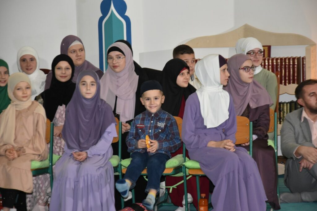 Veče Kur'ana i takmičenje u Hamzibegovoj džamiji u Sanskom Mostu (VIDEO)