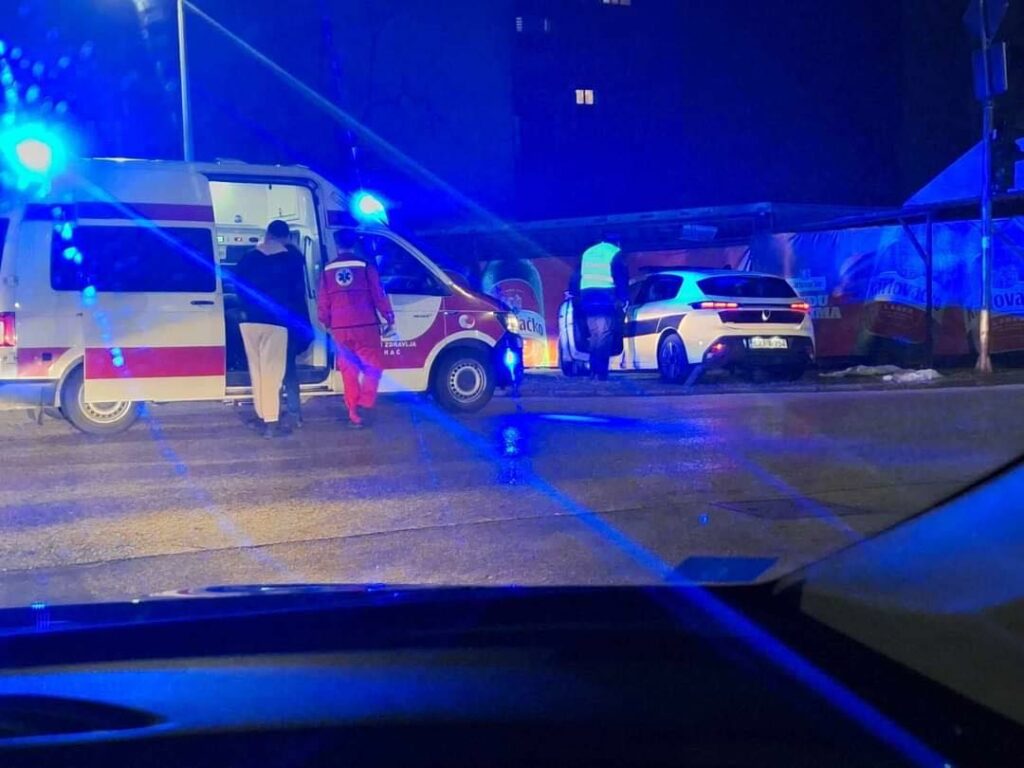 Teška saobraćajna nesreća u Bihaću, učestvovala 3 vozila (FOTO)