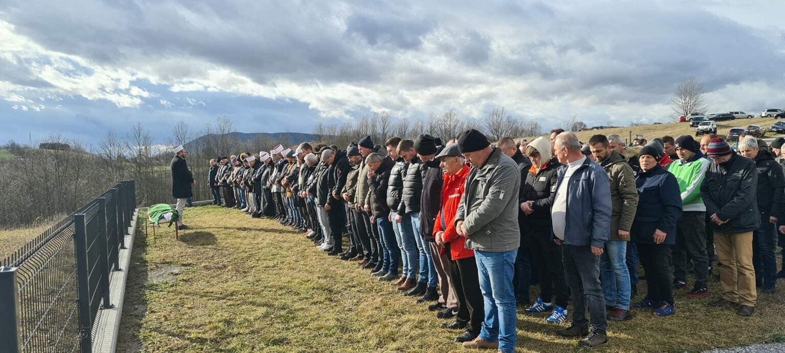 U Bosanskoj Krupi klanjana dženaza Mehić Esadu (FOTO)