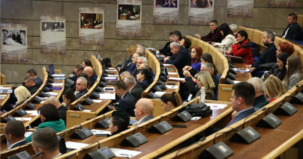 Ovi parlamentarci dobivaju više od 7.500 KM po sjednici!