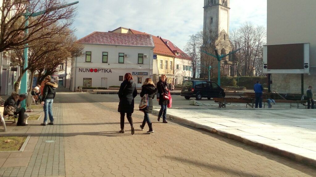 Supružnici iz Bihaća optuženi da su prodavali lažne diplome po cijeni od 1.500 KM