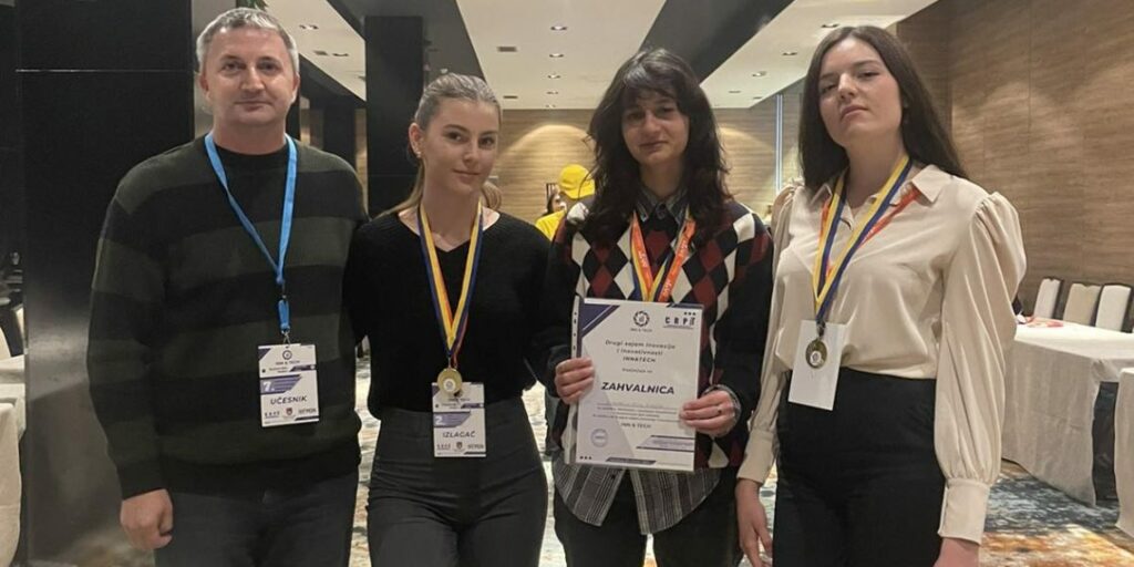 Kladuški gimnazijalci učestvovali na Drugom sajmu inovacija i inovativnosti u Sarajevu (FOTO)