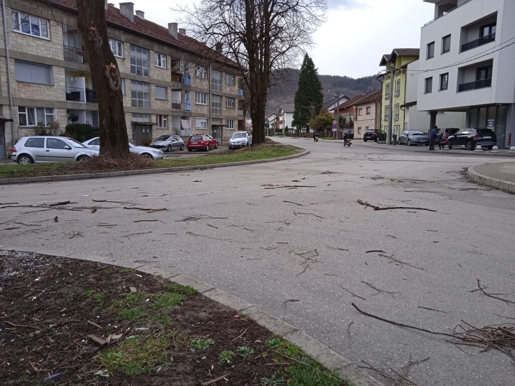 Udari vjetra u Bihaću i do 99 kilometara na sat