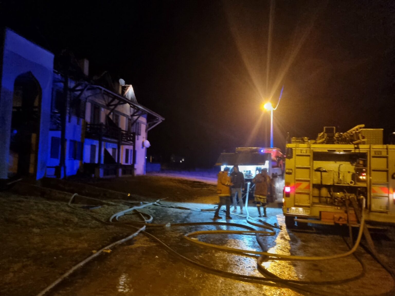 Požar na zgradi socijalnog stanovanja, u toku gašenje požara i zbrinjavanje stanara