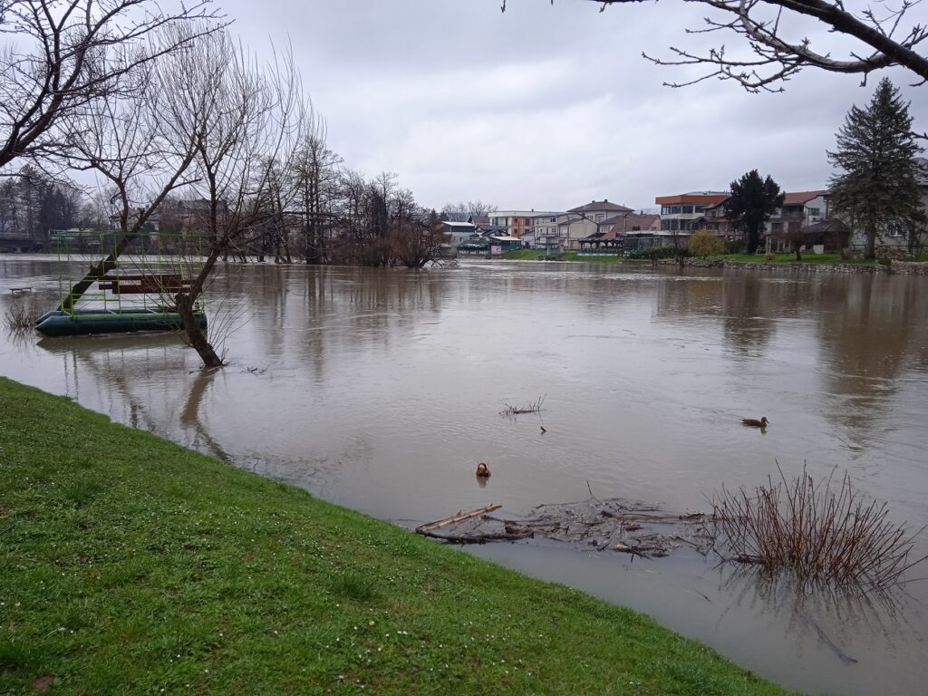 Vodostaj Une u gornjem toku stagnira ili u opadanju