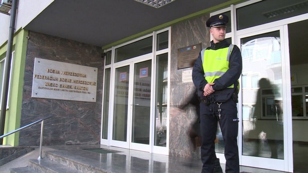 Zvanično! Policijski službenici u USK uskoro idu na ljekarske preglede