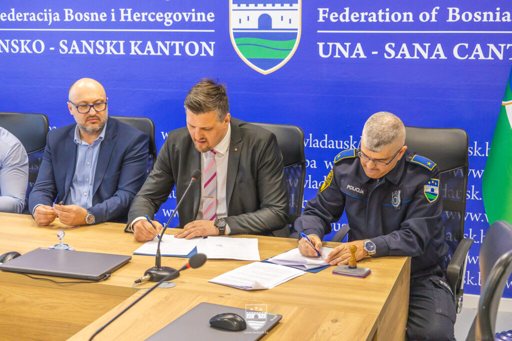 Policija u USK potpisala novi kolektivni ugovor, sigurnost građana ključna (VIDEO)