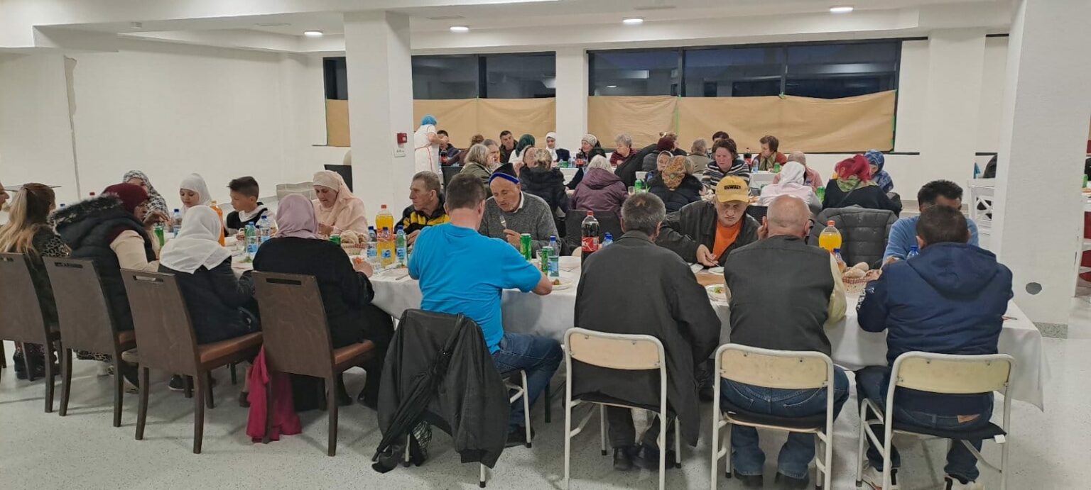 U Bihaću organizovan iftar za najugroženije građane
