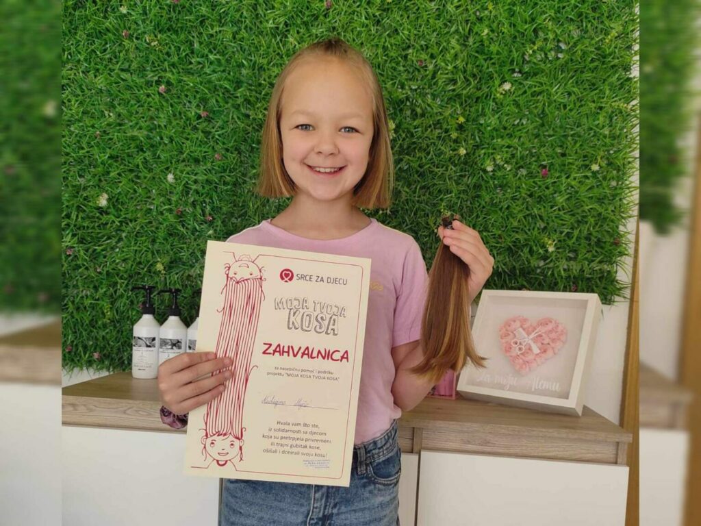 Devetogodišnja djevojčica Nudžejma Mujčić donirala kosu djeci oboljeloj od raka