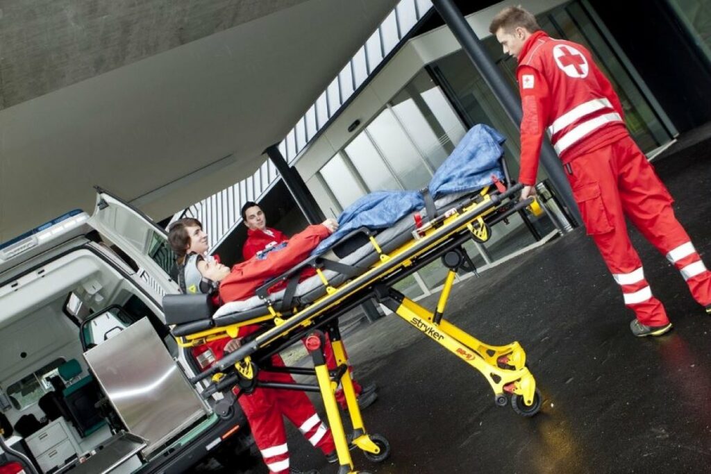 Vozač iz BiH imao srčani zastoj za volanom, udario u četiri automobila