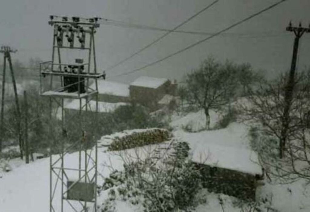 Zbog snijega bez struje ostalo najmanje 200 hiljada domaćinstava- najteže u Krajini