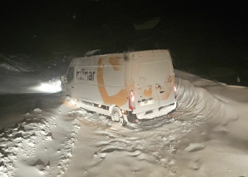 Zbog popriječenog teretnog vozila i saobraćajne nezgode obustavljen je saobraćaj na magistralnom putu Ripač-Vrtoče