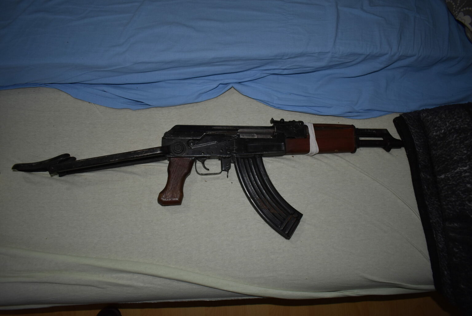 Policija u Velikoj Kladuši lišila slobode dvije osobe, pronađeno oružje