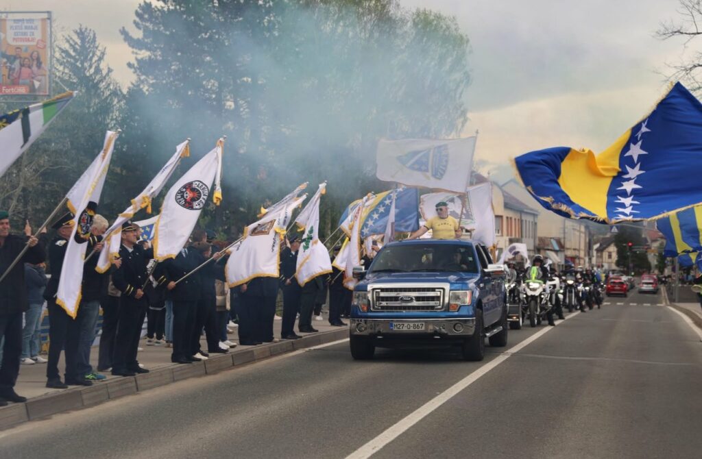 Bihać u bojama domovine! Fotografije s Gradskog mosta u Bihaću oduševile bh. javnost (FOTO)