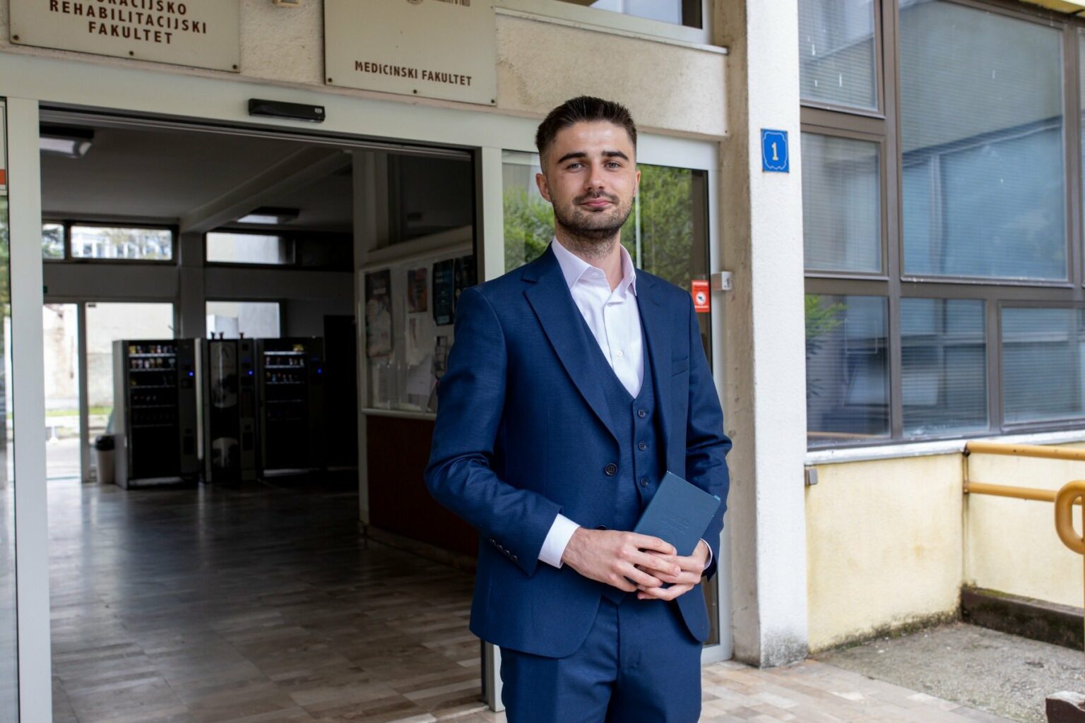 Ponos Krajine! Mujo Mašić diplomirao na Medicinskom fakultetu u Tuzli