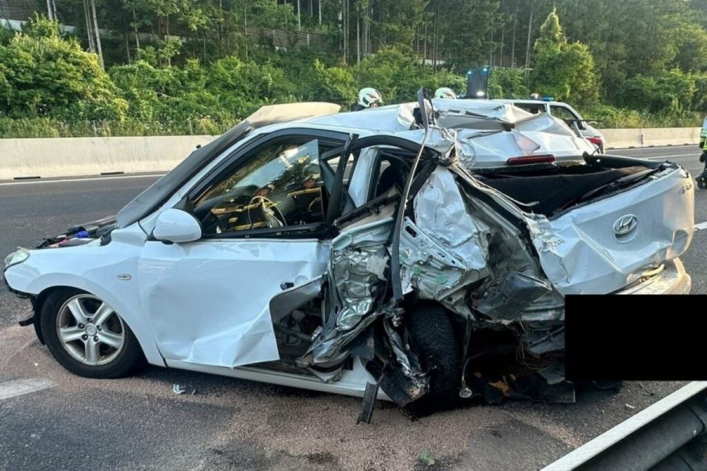 Težak udes vozača iz BiH, kamion ga gurao 80 metara, helikopterom prebačen u UKH Graz