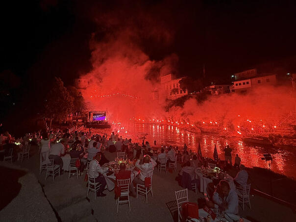 Spektakularna “Crvena noć pod Starim”