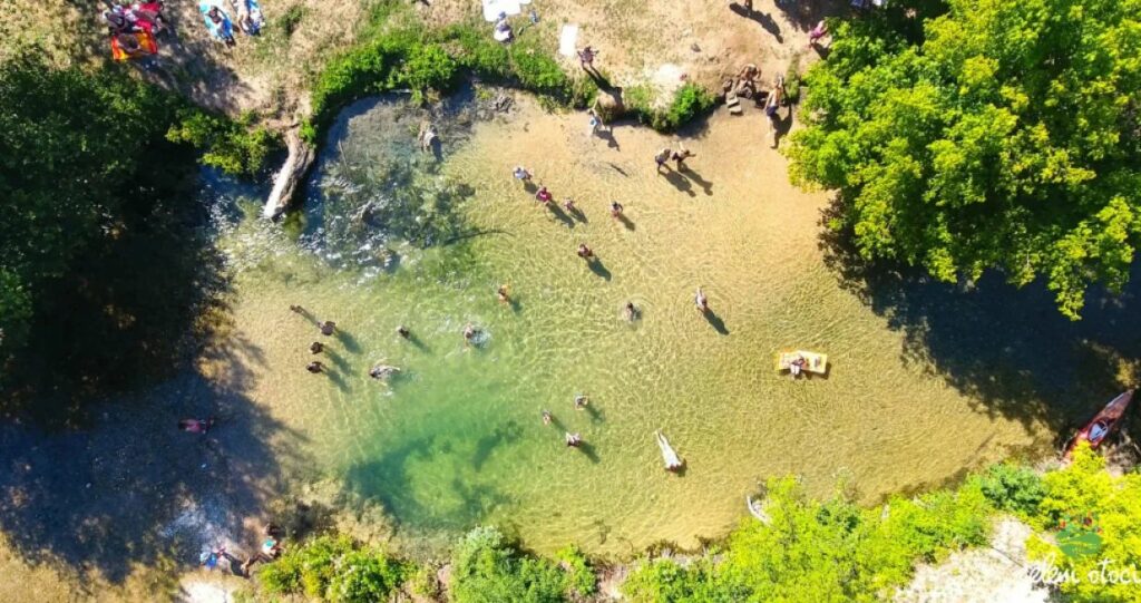 “Una čista!” tvrdi Bihać, a iz restorana kanalizacija teče pravo u rijeku