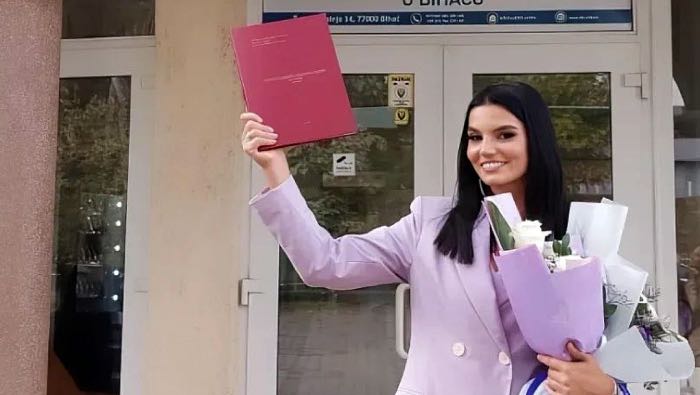 Čestitamo! Cazinjanka Belkisa Ajdinović diplomirala na Islamskom pedagoškom fakultetu u Bihaću