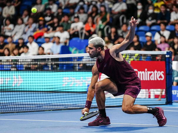 Alcaraz se srušio na pod zbog povrede, ali ipak završio meč i pobijedio