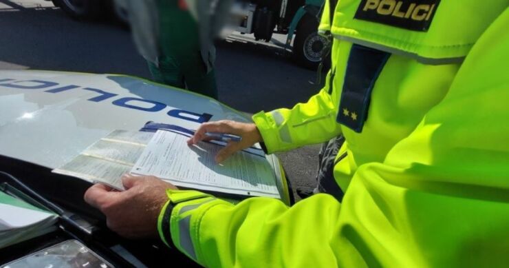 Agresivni vozač iz BiH napao bolničare, policajku čupao za kosu