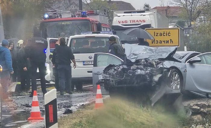 Nove fotografije s mjesta stravične nesreće u Bihaću, više osoba teže povrijeđeno