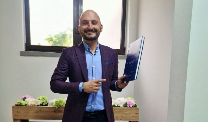 Bužim bogatiji za magistra! Vedad Skenderović magistrirao građevinu