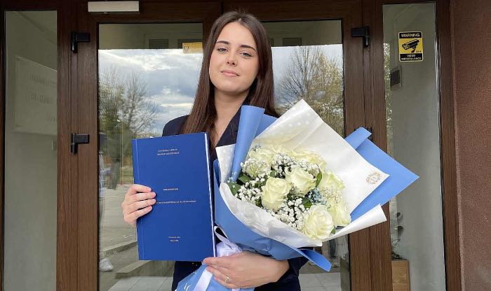 Bužim bogatiji za inženjerku! Adna Burzić diplomirala na Građevinskom fakultetu Univerziteta u Bihaću