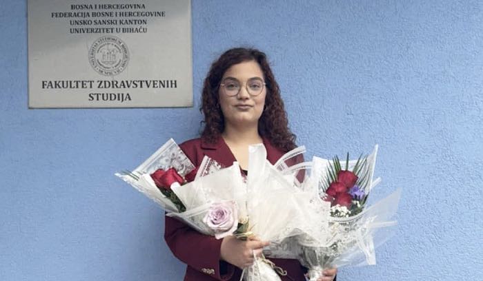 Čestitamo! Emela Šarić iz Bosanske Krupe diplomirala na Univerzitetu u Bihaću