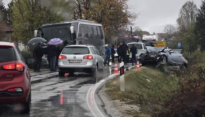 Tri osobe teško povrijeđene prevezene u Kantonalnu bolnicu