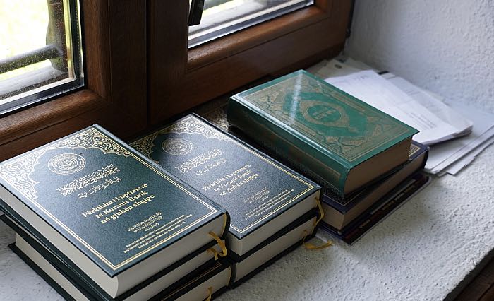 U Cazinu opljačkana džamija – ukradeno više vjerskih knjiga