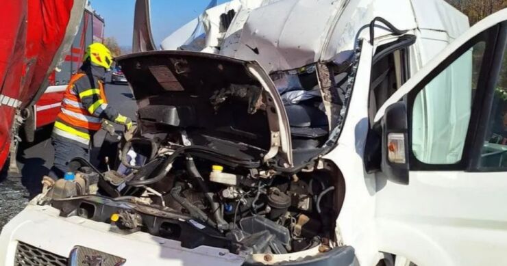 Vozač iz BiH teško povrijeđen u jezivom udesu