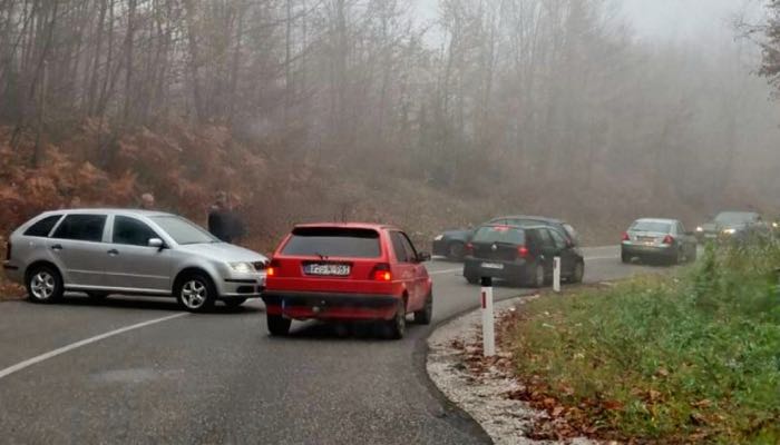 Saobraćajna nesreća u Cazinu, učestvovala dva vozila