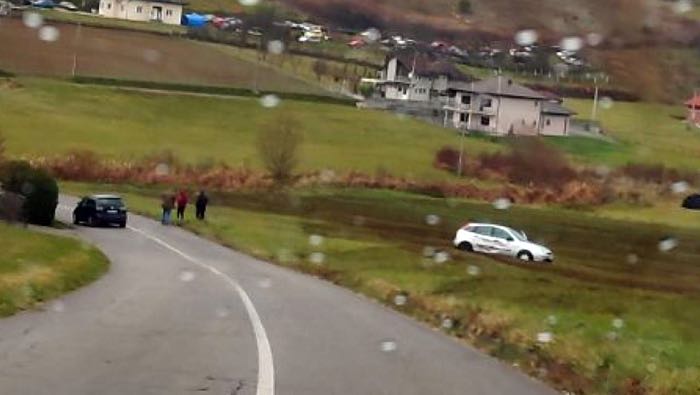 Nova nesreća u Cazinu, automobil sletio s ceste