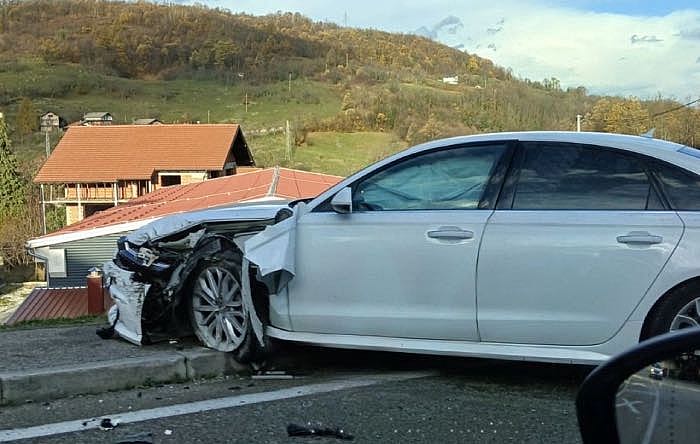 Teška saobraćajna nesreća u naselju Pećigrad