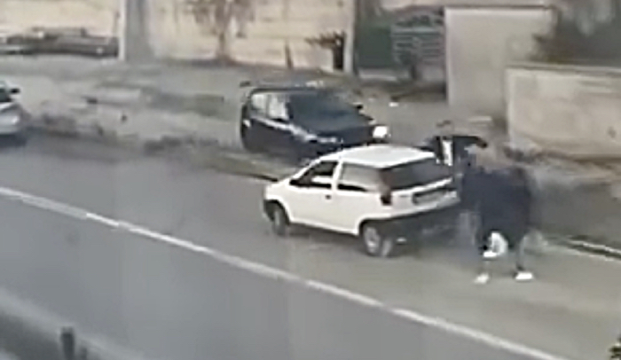 (VIDEO) Pokušaj ubistva u Velikoj Kladuši? Automobilom pregazio muškarca