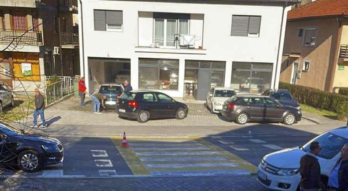 Automobil udario pješaka na pješačkom prijelazu