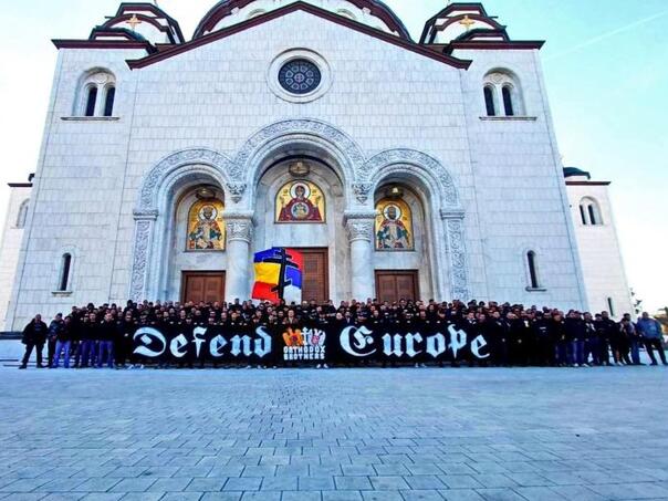 Rumuni pred Zenicu sa srpskim navijačima: “Brane Evropu” iz Beograda