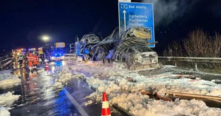 Vozaču iz BiH izgorio šleper sa natovarenim mercedesima
