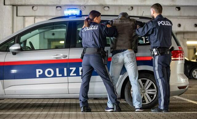 Uhvaćen sa lažnim bh. dokumentima, pod dejstvom droge i sa oružjem