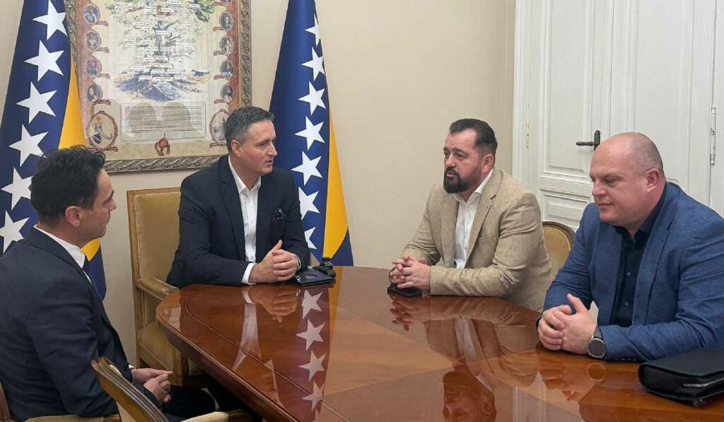 Ogrešević i Ružnić s Bećirovićem o podršci Krajini i državnim prioritetima