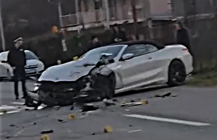 Teška saobraćajna nesreća između Sanskog Mosta i Prijedora, policija na terenu