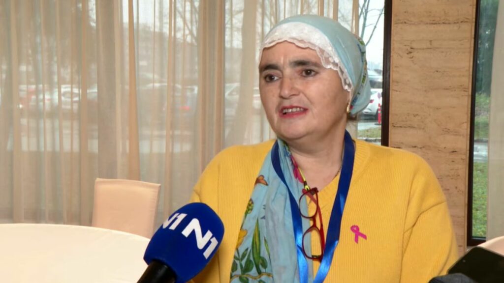 “Moj babo je morao prodati komad zemlje da bi ja kupila dvije terapije za liječenje raka dojke” (VIDEO)