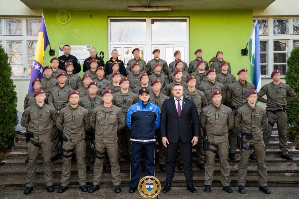 Zlonamjerni komentari o uniformama vrijeđaju policiju i njenu čast