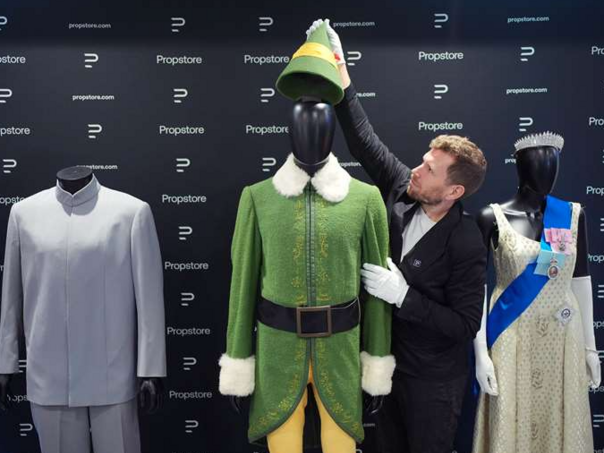 Kostim Willa Ferrella iz filma Vilenjak na aukciji prodan za 239.400 funti