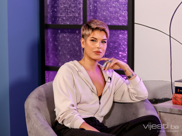 Maida Ribić o “savršenim” životima, gubicima, panici i samopouzdanju…