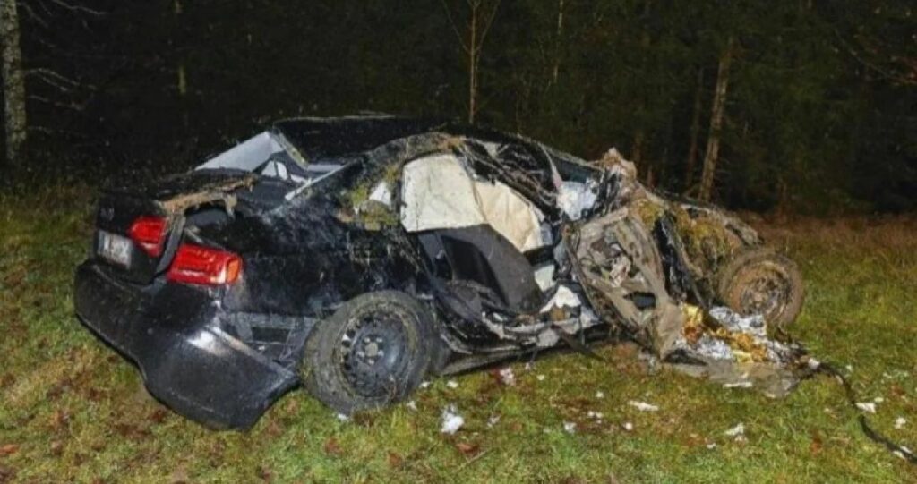 Mladići iz BiH 50 metara se prevrtali u vozilu, jednom se bore za život