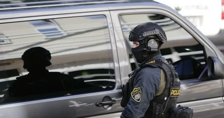 Pijani napali 25-godišnjaka i demolirali kuću