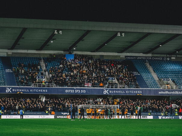 Sergej Jakirović hit u Engleskoj: Pogledajte kako slavi s navijačima